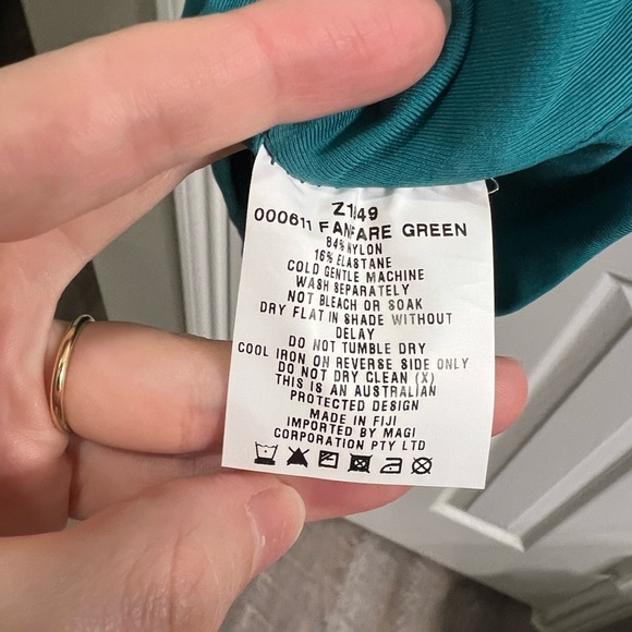 BNWT Kookai Emily Dress with cutout in Fanfare Green - Picture 6 of 6